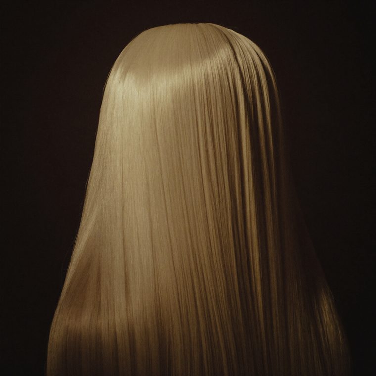 Luminous all-over blonde transformation