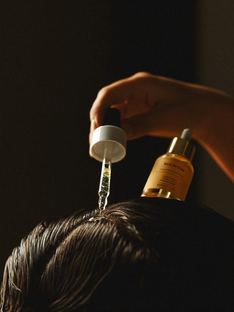 Gentle scalp exfoliation with a droplet of clear scalp serum
