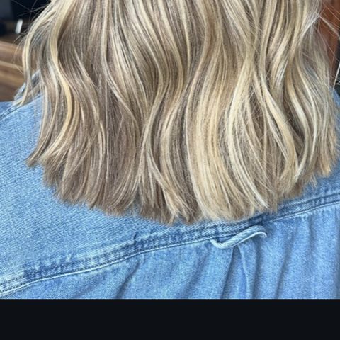 Lived-in blonde lob
